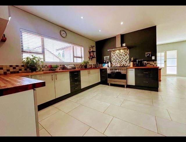 3 BEDROOM HOUSE FOR SALE IN BRACKENHURST